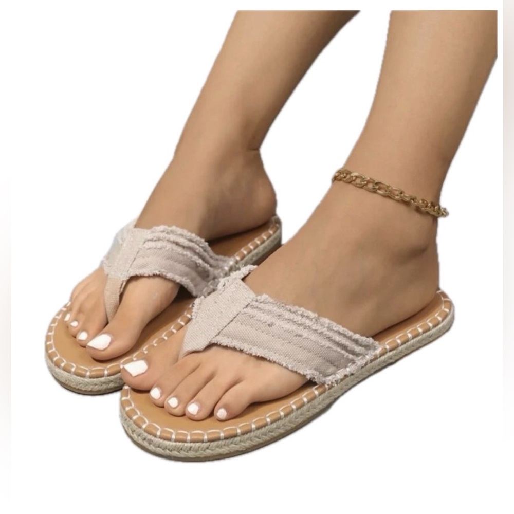 NWOT. Women's‎ Sandal Beige/Tan Textile Fringe Boho Slip-On Lightweight US 7.5